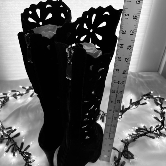 Cuple (designer from Spain.. made in Spain ) cut out Suede boot - Picture 5 of 9